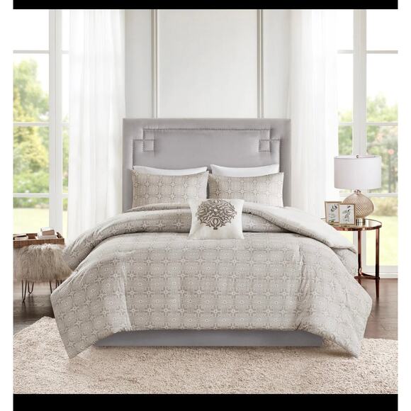 Madison Park Edna 4-Pc. Duvet Set 4-pc. Medallion Reversible Duvet Cover Set - Picture 4 of 10